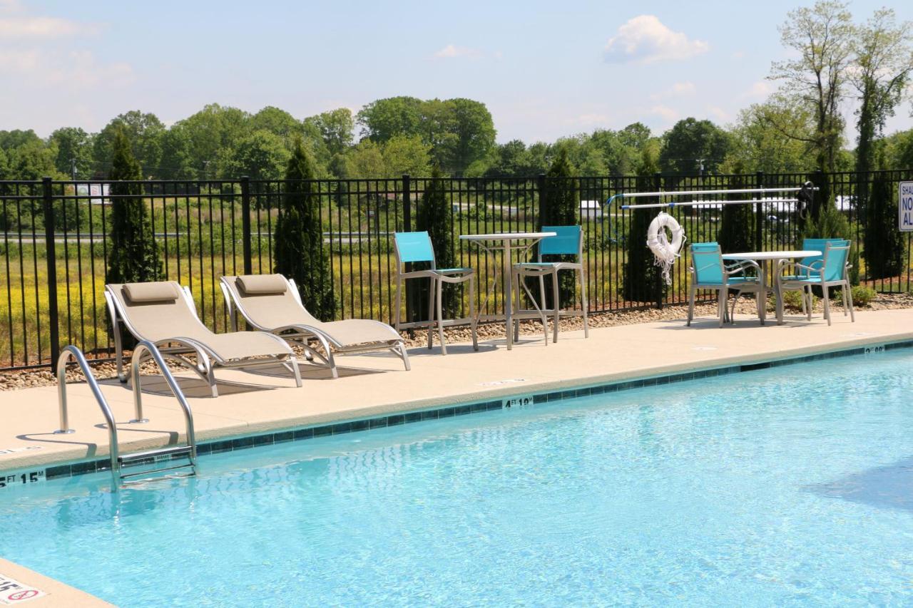Holiday Inn Express & Suites - Hendersonville Se - Flat Rock By Ihg Exterior foto