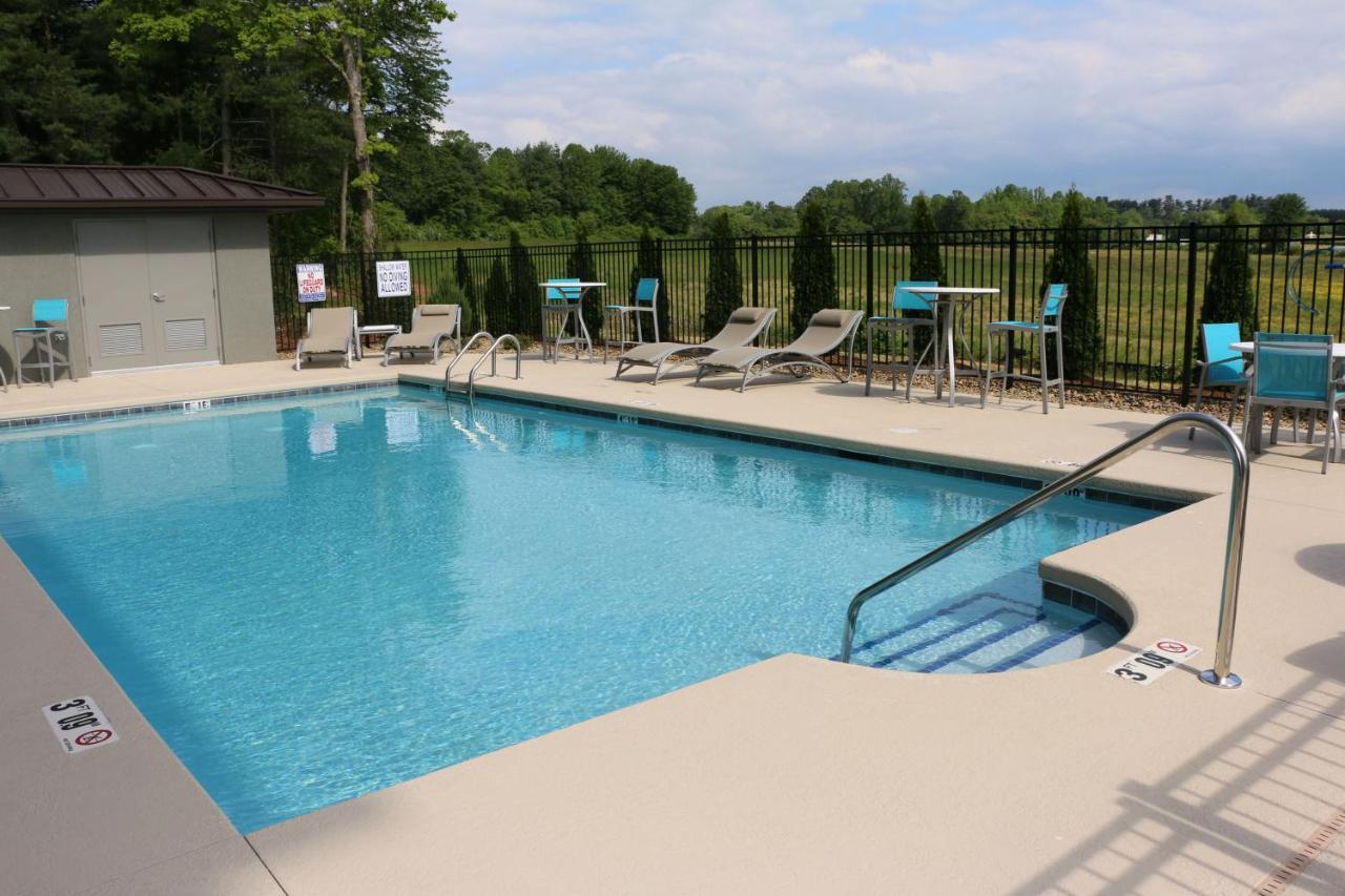 Holiday Inn Express & Suites - Hendersonville Se - Flat Rock By Ihg Exterior foto